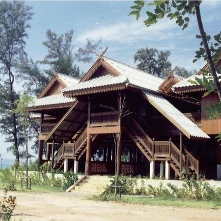 Ruen Thai Rim Haad Клаенг Экстерьер фото