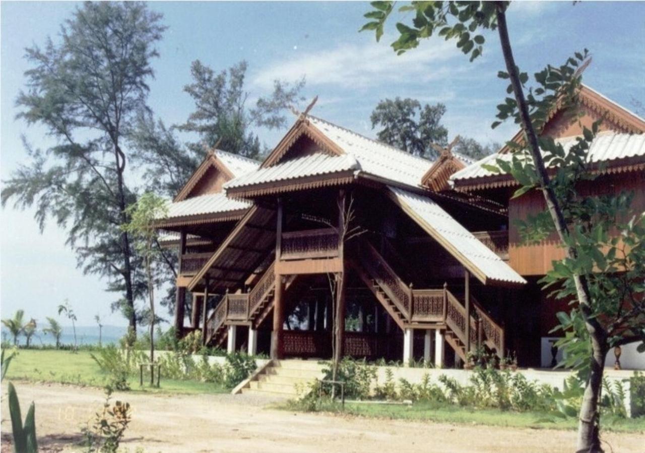 Ruen Thai Rim Haad Клаенг Экстерьер фото