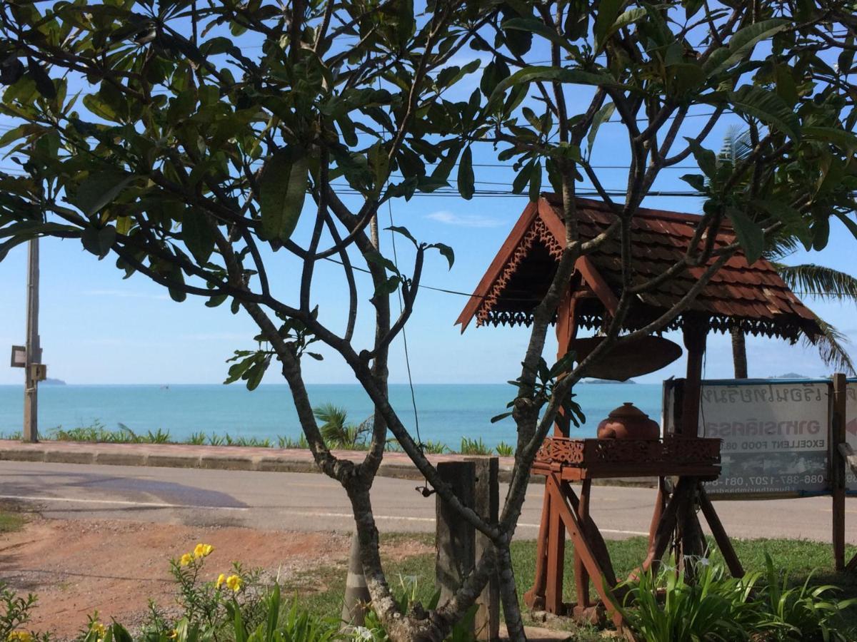 Ruen Thai Rim Haad Клаенг Экстерьер фото