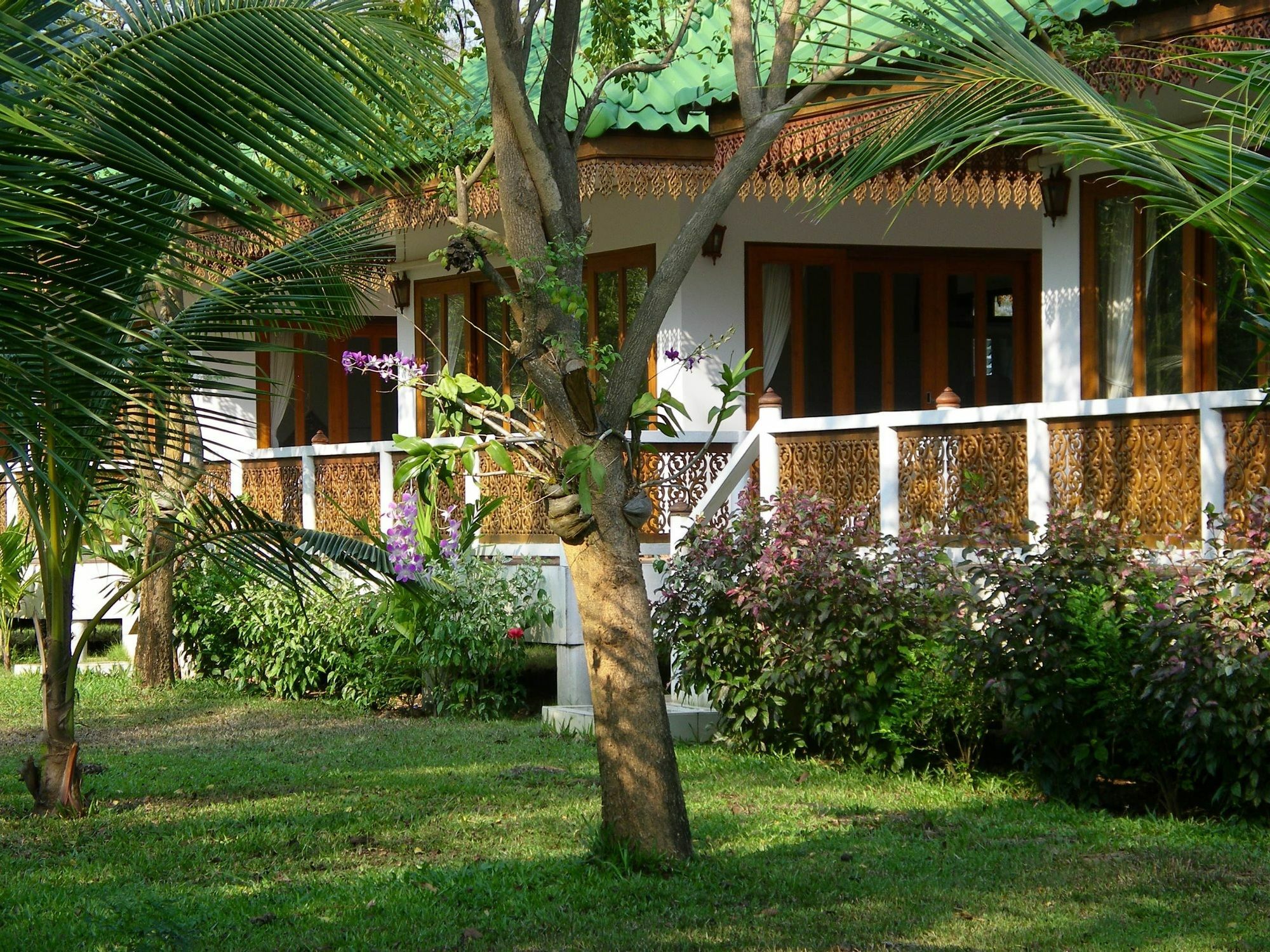 Ruen Thai Rim Haad Клаенг Экстерьер фото