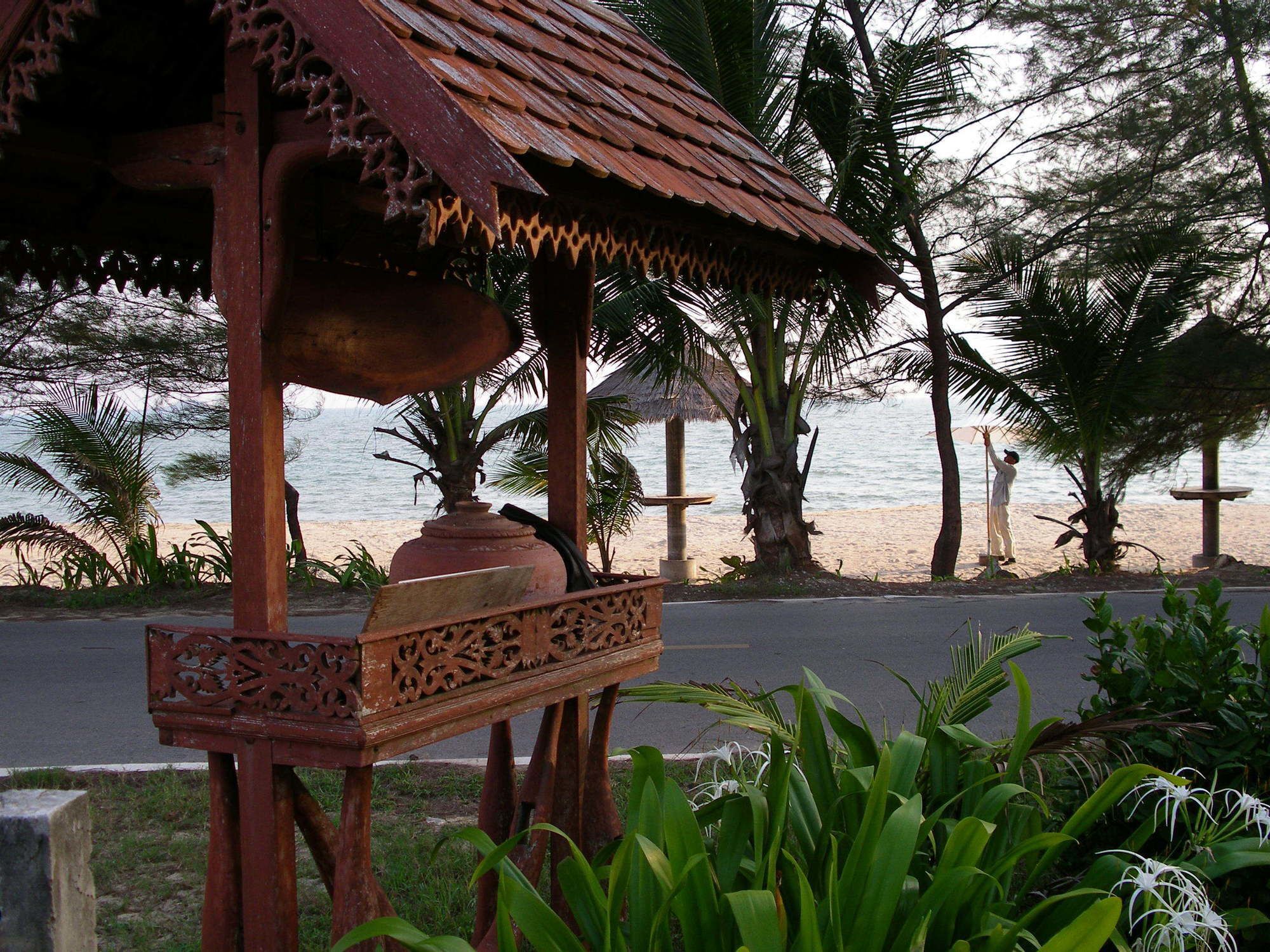 Ruen Thai Rim Haad Клаенг Экстерьер фото